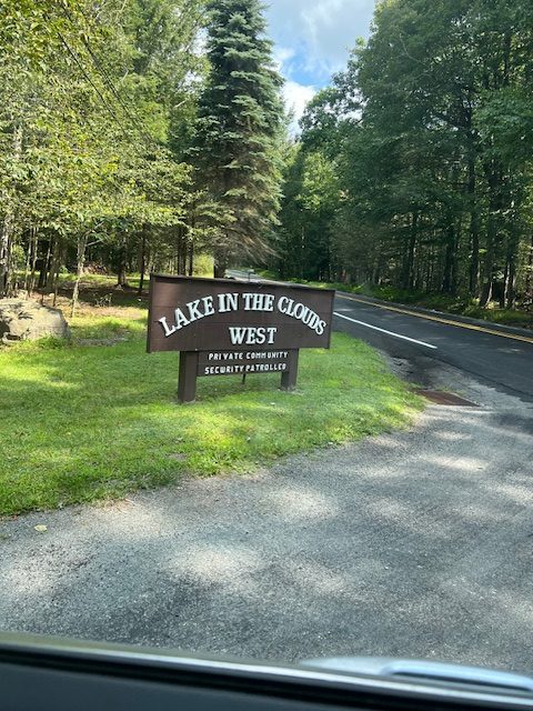 Lake in the Clouds Entrance